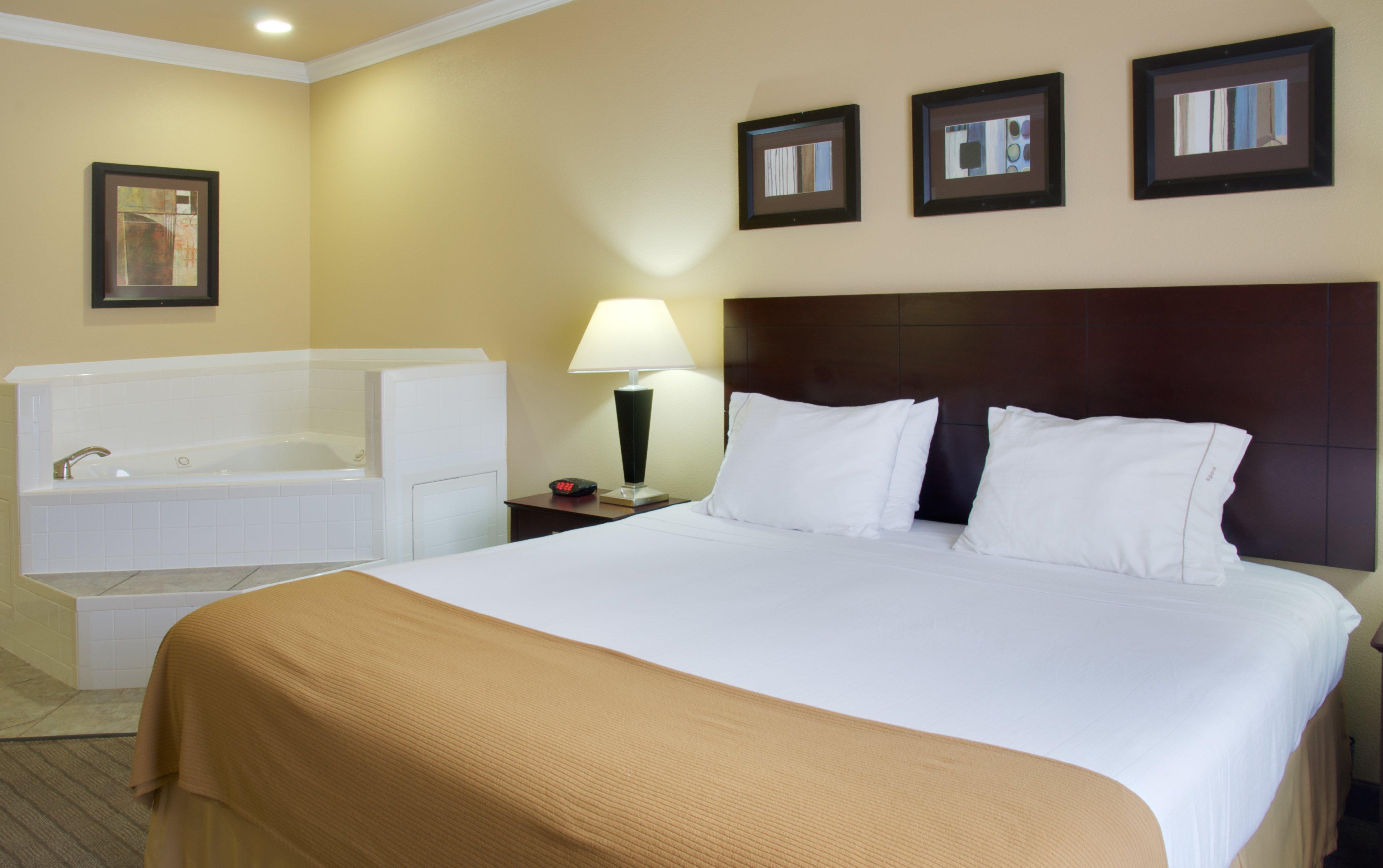 Holiday Inn Express Hotel And Suites Natchitoches By Ihg Shamard Heights Exterior photo